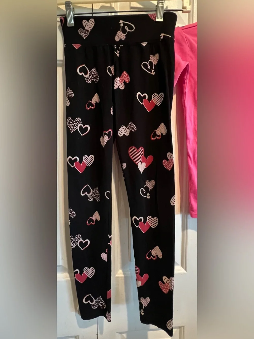 2 Pc Set🩷 Pink Long Sleeve Ribcage & Heart Tee w Black Heart Print Leggings